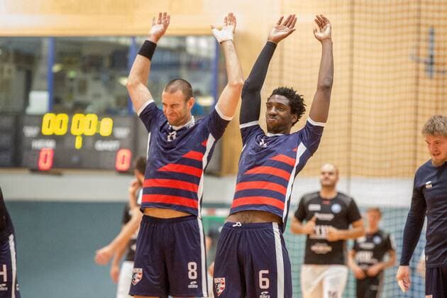 Christoph Morgan ( 8, Team USA) und AD Briggs ( 6, Team USA) beim aufwärmen Bergischer HC vs. Team USA, Handball HBL, Testspiel, 07.08.18 Solingen NRW Deutschland Klingenhalle