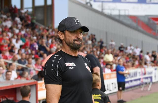 Fussball, Herren, Saison 2018 2019, 3. Liga (3. Spieltag), FC Energie Cottbus - SpVgg Unterhaching, Trainer Claus-Dieter Wollitz (Energie Cottbus), 08.08. 2018, Copyright: xMatthiasxKochx