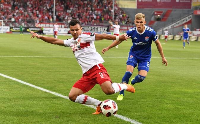 Sport Bilder des Tages Fussball, Herren, Saison 2018 2019, 3. Liga (3. Spieltag), FC Energie Cottbus - SpVgg Unterhaching, v. l. Andrej Startsev (Energie Cottbus), Max Dombrowka, 08.08. 2018, Copyright: xMatthiasxKochx