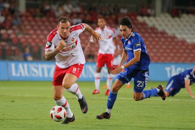 9 Kevin Scheidhauer (Energie Cottbus, l.), 23 Markus Schwabl (Unterhaching) Fussball 3. Liga FC Energie Cottbus - SpVgg Unterhaching