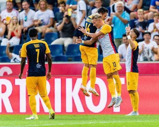 08.08.2018, Red Bull Arena, Salzburg, AUT, UEFA CL, FC Salzburg vs KF Shkendija Tetovo, Qualifikation, 3. Runde, Hinspiel, im Bild die Spieler von FC Salzburg jubeln ueber das Tor zum 2:0 durch Munas Dabbur (FC Salzburg) during the UEFA Championsleague Qualifier 3rd round, 1st leg match between FC Salzburg and KF Shkendija Tetovo at the Red Bull Arena in Salzburg, Austria on 2018 08 08. Salzburg