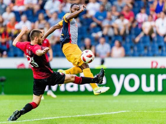 08.08.2018, Red Bull Arena, Salzburg, AUT, UEFA CL, FC Salzburg vs KF Shkendija Tetovo, Qualifikation, 3. Runde, Hinspiel, im Bild v.l. Mevlan Adili (KF Shkendija Tetovo) Reinhold Yabo (FC Salzburg) during the UEFA Championsleague Qualifier 3rd round, 1st leg match between FC Salzburg and KF Shkendija Tetovo at the Red Bull Arena in Salzburg, Austria on 2018 08 08. Salzburg