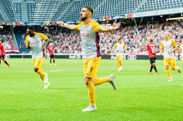 08.08.2018, Red Bull Arena, Salzburg, AUT, UEFA CL, FC Salzburg vs KF Shkendija Tetovo, Qualifikation, 3. Runde, Hinspiel, im Bild Torjubel zum 1:0 durch Munas Dabbur (FC Salzburg) during the UEFA Championsleague Qualifier 3rd round, 1st leg match between FC Salzburg and KF Shkendija Tetovo at the Red Bull Arena in Salzburg, Austria on 2018 08 08. Salzburg