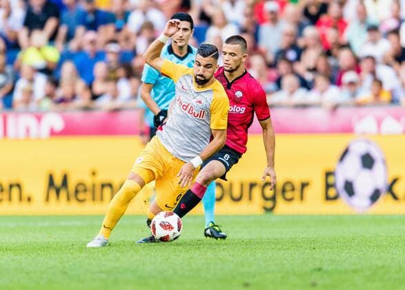 08.08.2018, Red Bull Arena, Salzburg, AUT, UEFA CL, FC Salzburg vs KF Shkendija Tetovo, Qualifikation, 3. Runde, Hinspiel, im Bild v.l. Munas Dabbur (FC Salzburg), Visar Musliu (KF Shkendija Tetovo) during the UEFA Championsleague Qualifier 3rd round, 1st leg match between FC Salzburg and KF Shkendija Tetovo at the Red Bull Arena in Salzburg, Austria on 2018 08 08. Salzburg