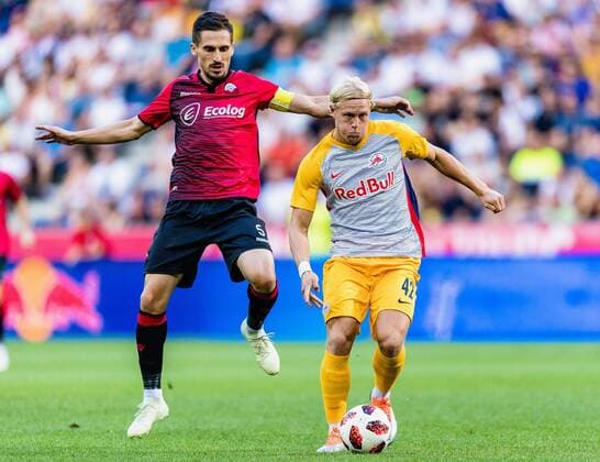 08.08.2018, Red Bull Arena, Salzburg, AUT, UEFA CL, FC Salzburg vs KF Shkendija Tetovo, Qualifikation, 3. Runde, Hinspiel, im Bild v.l. Armend Alimi (KF Shkendija Tetovo), Xaver Schlager (FC Salzburg) during the UEFA Championsleague Qualifier 3rd round, 1st leg match between FC Salzburg and KF Shkendija Tetovo at the Red Bull Arena in Salzburg, Austria on 2018 08 08. Salzburg