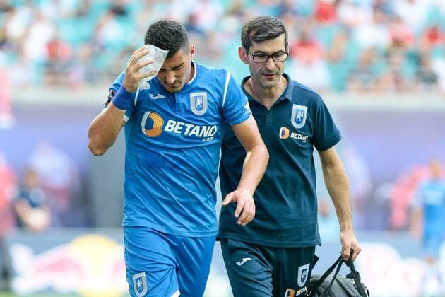 09.08.2018, xtgx, Fussball Europa League 3. Qualirunde, RB Leipzig - CS Universitatea Craiova emspor, v.l. Marius Briceag (Craiova, 3) verletzt injured Leipzig