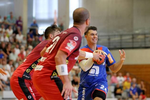 Michael Knauth ( ALPLA HC Hard ) Diogo Oliveira ( HBW Balingen ), HBW Balingen vs. ALPLA HC Hard, Handball, Freundschaftsspiel, 2018 2019, 09.08.2018, HBW Balingen vs. ALPLA HC Hard, Handball, Freundschaftsspiel, 2018 2019, 09.08.2018 Balingen Copyright: xLangerx xEibner-Pressefotox EP_HLR
