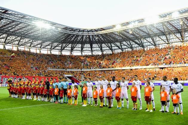Jagiellonia s players and Gent s players pictured at the start of a soccer game between Polish team Jagiellonia Bialystok and Belgian club KAA Gent, Thursday 09 August 2018 in Bialystok, Poland, the first leg of the third qualification round for the Europa League competition. LAURIExDIEFFEMBACQ  x05402041x