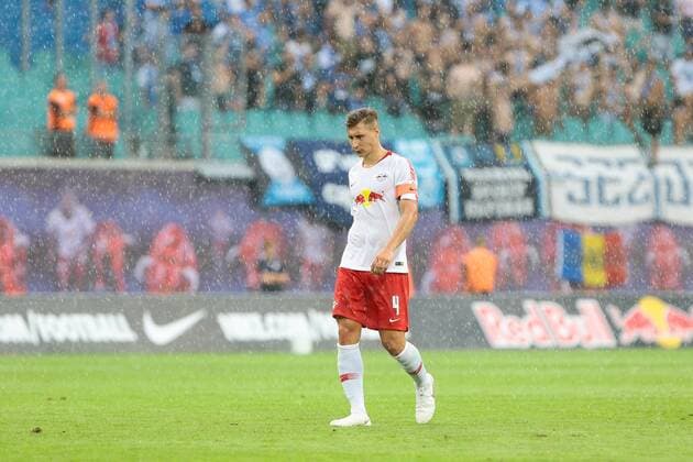 Sport Bilder des Tages 09.08.2018, xtgx, Fussball Europa League 3. Qualirunde, RB Leipzig - CS Universitatea Craiova emspor, v.l. Symbolbild, symbolisch, Marcelo Saracchi (Leipzig, 3) steht im Regen Freisteller, Einzelbild, Ganzkörper Leipzig