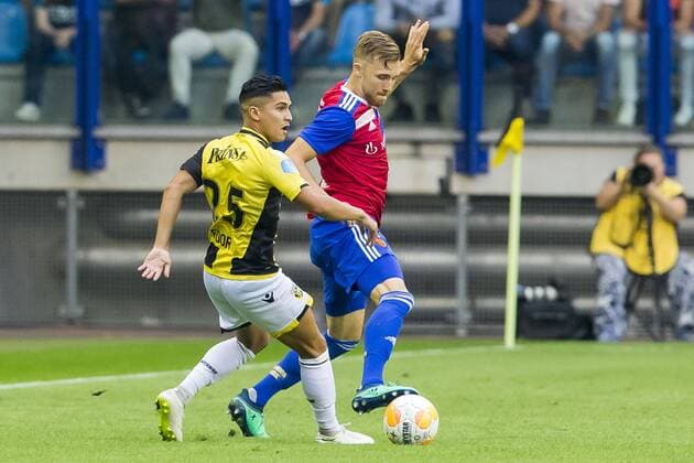 ARNHEM, Stadium Gelredome, 09-08-2018 , season 2018 - 2019 , Europa League Qualification. Vitesse player Navarone Foor (l) and FC Basel player Silvan Widmer (r) during the match Vitesse - Basel Vitesse - Basel  x2386387x