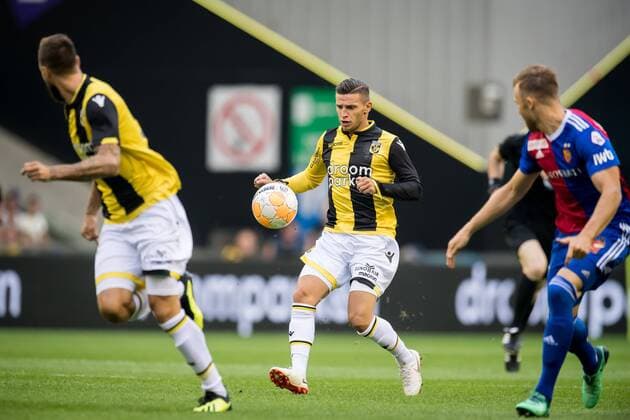 (L-R) Tim Matavz of Vitesse, Bryan Linssen of Vitesse during the UEFA Europa League third round qualifying first leg match between Vitesse Arnhem and FC Basel at the Gelredome on August 09, 2018 in Arnhem, The Netherlands UEFA Europa League 2018 2019 xVIxVIxImagesx xRonaldxBonestrooxIVx 11721878