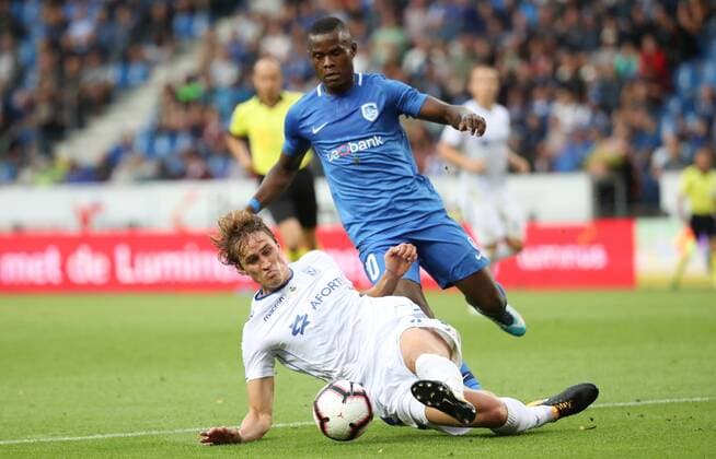 Poznan s Thomas Rogne and Genk s Aly Mbwana Samatta fight for the ball during a soccer game between Belgian team KRC Genk and Polish club Lech Poznan, Thursday 09 August 2018 in Genk, the first leg of the third qualification round for the Europa League competition. VIRGINIExLEFOUR  x05402274x