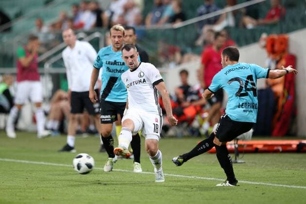WARSZAWA 09.08.2018 PIERWSZY MECZ III RUNDA ELIMINACYJNA LIGA EUROPY SEZON 2018 19: LEGIA WARSZAWA - FOOTBALL 1991 DUDELANGE --- UEFA EUROPA LEAGUE FIRST LEG THIRD QUALIFYING ROUND MATCH: LEGIA WARSAW - F91 DUDELANGE MICHAL KUCHARCZYK EDISSON JORDANOV FOT. PIOTR KUCZA FOTOPYK NEWSPIX.PL --- Newspix.pl  180809PYK0044