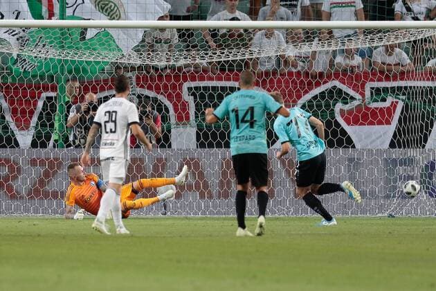 09.08.2018 Warszawa Pilka nozna Liga Europy UEFA, trzecia runda eliminacyjna, pierwszy mecz Legia Warszawa - F91 Dudelange N z Arkadiusz Malarz, rzut karny, gol, bramka Foto Adam Starszynski PressFocus NEWSPIX.PL 09.08.2018 Warsaw Football UEFA Europa League, third qualification round, first leg Legia Warszawa - F91 Dudelange Arkadiusz Malarz, rzut karny, gol, bramka Credit Adam Starszynski PressFocus --- Newspix.pl  20180809PF_AS040