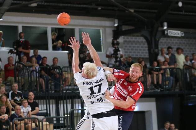 SG Flensburg Handewitt vs THW Kiel, Handball, Testspiel, 09.08.18 Jim Gottfridsson (SG Flensburg-Handewitt, 24) gegen Patrick Wiencek (THW Kiel, 17)