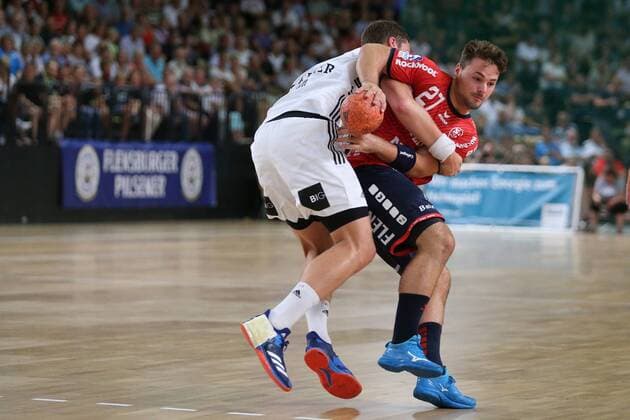 SG Flensburg Handewitt vs THW Kiel, Handball, Testspiel, 09.08.18 Dani Baijens (SG Flensburg-Handewitt, 27) gegen Hendrik Pekeler (THW Kiel, 61)