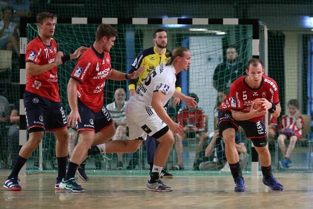 SG Flensburg Handewitt vs THW Kiel, Handball, Testspiel, 09.08.18 Simon Hald (SG Flensburg-Handewitt, 05) erobert den Ball von Lukas Nilsson (THW Kiel, 65)