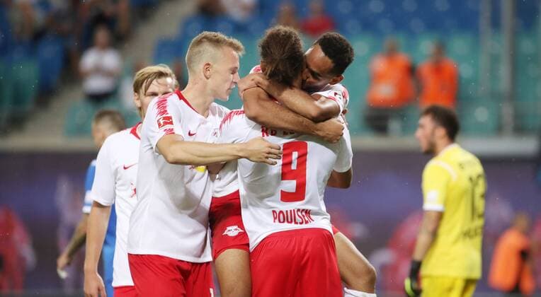 RB Leipzig - Craiova Fussball Euro League Quali Leipzig, 09.08.2018, Red Bull Arena, Fussball, UEFA EURO EM Europameisterschaft Fussball League , Qualifikation, 3.Runde, Hinspiel, RB Leipzig vs. CF Universitatea Craiova , Im Bild; Tor für RB Leipzig. Matheus Cunha (20, RB Leipzig) erzielt den Treffer zum 2:0 und jubelt mit Lukas Klostermann (16, RB Leipzig) und Yussuf Poulsen (9, RB Leipzig). ,