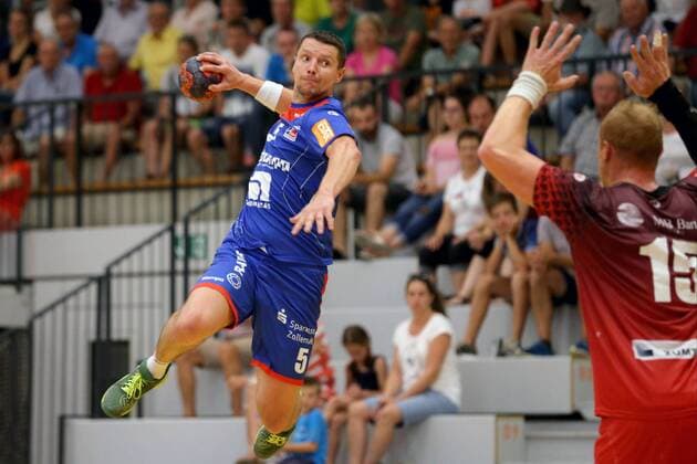 Romas Kirveliavicius ( HBW Balingen ) Neje Zmarvic ( ALPLA HC Hard ), HBW Balingen vs. ALPLA HC Hard, Handball, Freundschaftsspiel, 2018 2019, 09.08.2018, HBW Balingen vs. ALPLA HC Hard, Handball, Freundschaftsspiel, 2018 2019, 09.08.2018 Balingen Copyright: xLangerx xEibner-Pressefotox EP_HLR
