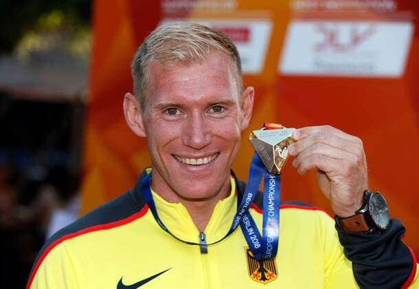 Leichtathletik, Europameisterschaften, Berlin Deutschland , Internationale Leichtathletik Europameisterschaften im Olympiastadion in Berlin Siegerehrung auf der European Mile am Breitscheidplatz in Berlin am 10.08.2018 Zehnkampf Siegerehrung Arthur ABELE (GER)