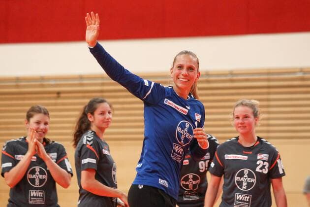 Abschiedsspiel Katja Kramarczyk, geb. Schuelke, 10.08.2018 Abschiedsspiel fuer die ehemalige Torhueterin der Handball Nationalmannschaft, des Frankfurter HC (FHC) und des HC Leipzig (HCL) Katja Schuelki Kramarczyk am 10.08.2018 in der Sporthalle Bruederstrasse, Leipzig. Im Bild: Katja Kramarczyk, geb. Schuelke im Trikot des TSV Bayer Leverkusen.