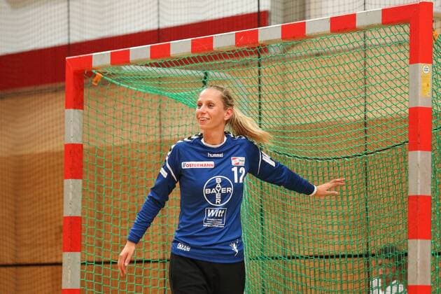 Abschiedsspiel Katja Kramarczyk, geb. Schuelke, 10.08.2018 Abschiedsspiel fuer die ehemalige Torhueterin der Handball Nationalmannschaft, des Frankfurter HC (FHC) und des HC Leipzig (HCL) Katja Schuelki Kramarczyk am 10.08.2018 in der Sporthalle Bruederstrasse, Leipzig. Im Bild: Katja Kramarczyk, geb. Schuelke im Tor des TSV Bayer Leverkusen.