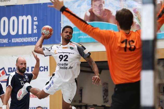 SC DHfK Leipzig vs. MHB - Montpellier Handball, Handball, Internationaler Heide-Cup 2018, 10.08.18 Raul Santo (Nr.92, SC DHfK Leipzig) gegen Nikola Portner (Nr.16, MHB - Montpellier Handball)