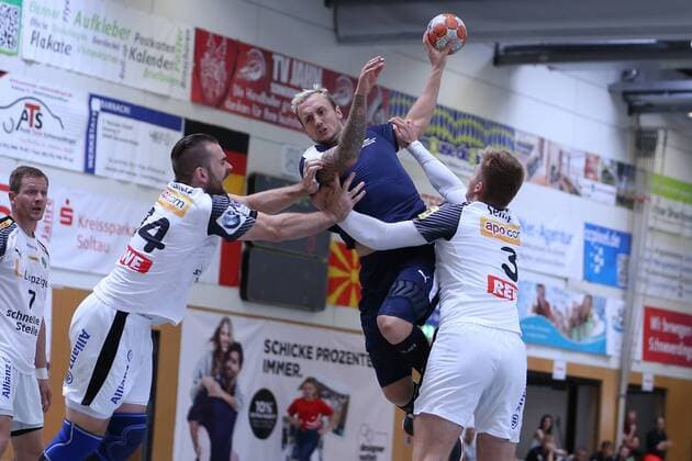 SC DHfK Leipzig vs. MHB - Montpellier Handball, Handball, Internationaler Heide-Cup 2018, 10.08.18 Valentin Porte (Nr.28, MHB - Montpellier Handball) gegen Franz Semper (Nr.03, SC DHfK Leipzig) uns Alen Milosevic (Nr.34, SC DHfK Leipzig)