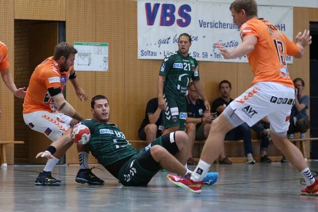 Fuechse Berlin vs. SC IFK Kristianstad, Handball, Internationaler Heide-Cup 2018, 10.08.18 Mijajlo Marsenic (Nr.93, Fuechse Berlin) gegen Olafur Gudmundsson (Nr.13, IFK Kristianstad) und Helge Freiman (Nr.17, IFK Kristianstad)