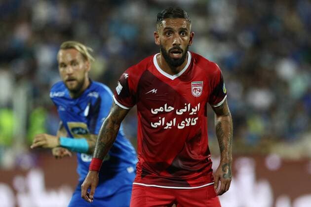 Ashkan Dejagah of Teractorsazi player for the ball during the proLeague Persian Gulf match between Esteghlal FC and Teractorsazi Tabriz at Azadi Stadium on Agu10 2018 in Tehran, Iran.(Photo By Amirhossein Kehrikhah) 