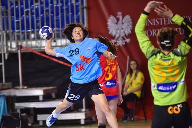 2018.08.11 Kielce Pilka reczna Mlodziezowe Mistrzostwa Swiata w Pilce Recznej Kobiet do lat 18 Hiszpania - Korea N z YUN Yejin Foto Lukasz Laskowski PressFocus 2018.08.11 Kielce Handball IHF Youth U18 Womens World Championship WM Weltmeisterschaft 2018 Spain v Korea YUN Yejin Credit: Lukasz Laskowski PressFocus NEWSPIX.PL --- Newspix.pl france out!  20180811LUK_078
