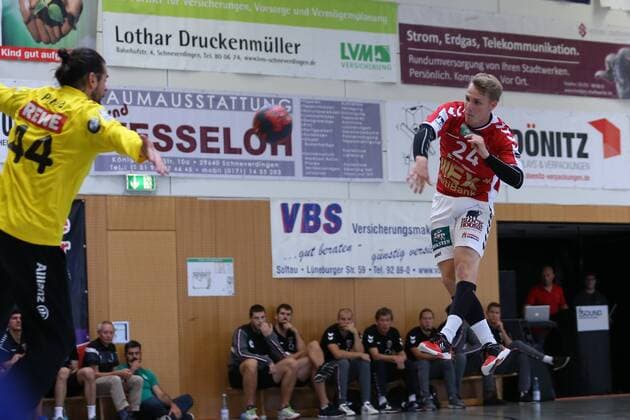 Handball Sportverein Hamburg - SC DHfK Leipzig, Handball, Internationaler Heide-Cup 2018, 11.08.18 Christopher Rix (Nr.24, Handball Verein Hamburg) gegen Milos Putera (Nr.44, SC DHfK Leipzig)