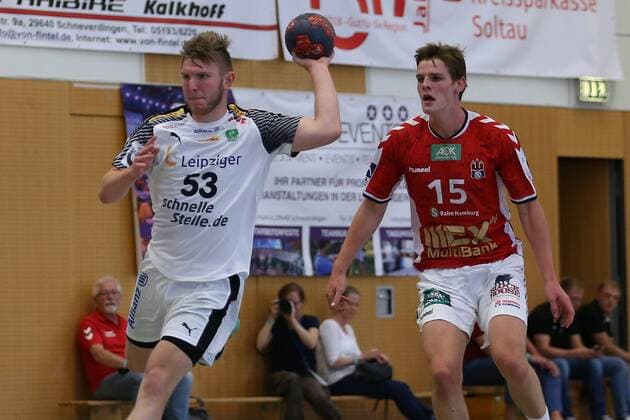 Handball Sportverein Hamburg - SC DHfK Leipzig, Handball, Internationaler Heide-Cup 2018, 11.08.18 Jonas Hekmann (Nr.53, SC DHfK Leipzig) laeuft Dominik Axmann (Nr.15, Handball Verein Hamburg) weg