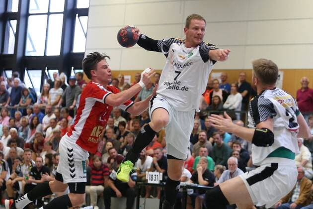 Handball Sportverein Hamburg - SC DHfK Leipzig, Handball, Internationaler Heide-Cup 2018, 11.08.18 Aivis Jurdzs (Nr.07, SC DHfK Leipzig) gegen Leif Tissier (Nr.07, Handball Verein Hamburg)