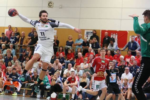 Handball Sportverein Hamburg - SC DHfK Leipzig, Handball, Internationaler Heide-Cup 2018, 11.08.18 Lukas Binder (Nr.11, SC DHfK Leipzig) gegen Marcel Kokoszka (Nr.51, Handball Verein Hamburg)