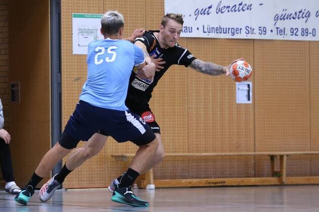 MHB - Montpellier vs. IFK Kristianstad, Handball, Internationaler Heide-Cup 2018, 11.08.18 Stig-Tore Moen (Nr.09, IFK Kristianstad) gegen Jean-Loup Faustin (Nr.25, MHB - Montpellier Handball)