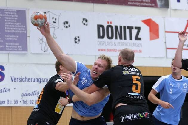 MHB - Montpellier vs. IFK Kristianstad, Handball, Internationaler Heide-Cup 2018, 11.08.18 Frederik Pettersson (Nr.18, MHB - Montpellier Handball) gegen Arnar Freyr Arnarsson (Nr.5, IFK Kristianstad) und Olafur Gudmundsson (Nr.13, IFK Kristianstad)