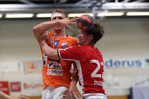 Handball Sportverein Hamburg vs. SC IFK Kristianstad, Handball, Internationaler Heide-Cup 2018, 12.08.18 Philip Henningsson (Nr.06, IFK Kristianstad) gegen Philipp Bauer (Nr.22, Handball Verein Hamburg)