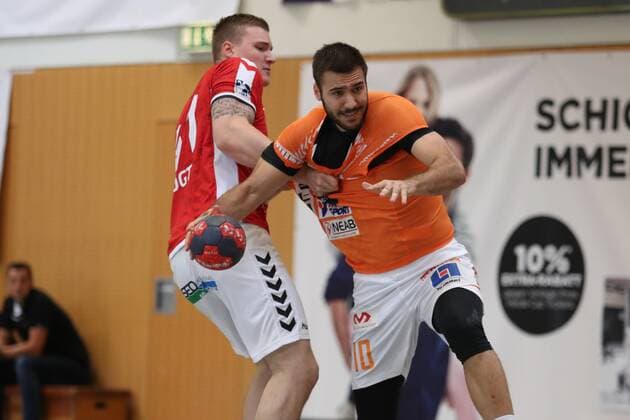 Handball Sportverein Hamburg vs. SC IFK Kristianstad, Handball, Internationaler Heide-Cup 2018, 12.08.18 Marc Canellas Reixach (Nr.10, IFK Kristianstad) gegen Domink Vogt (Nr.41, Handball Verein Hamburg)
