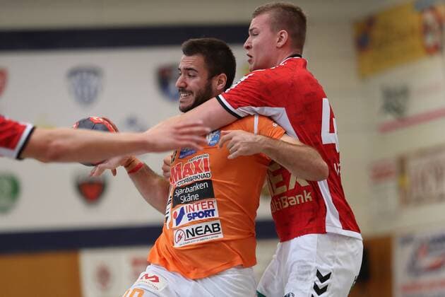 Handball Sportverein Hamburg vs. SC IFK Kristianstad, Handball, Internationaler Heide-Cup 2018, 12.08.18 Marc Canellas Reixach (Nr.10, IFK Kristianstad) gegen Domink Vogt (Nr.41, Handball Verein Hamburg)