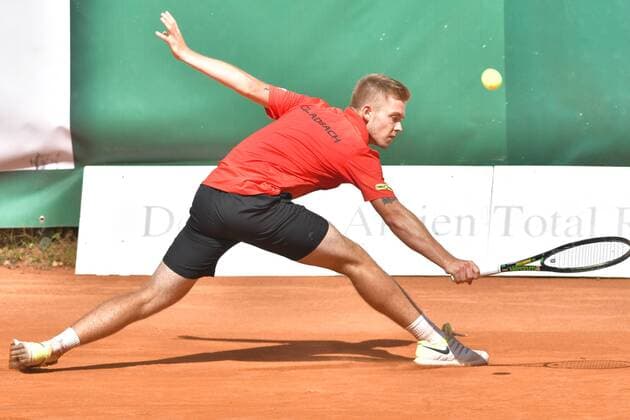 12.08.2018, GER, Allpresan Rochusclub BL-Team vs. Badwerk Gladbacher HTC 12.08.2018, GER, Allpresan Rochusclub BL-Team vs. Badwerk Gladbacher HTC, im Bild: Sandkaulen, Tim GER beim Rueckhandschlag