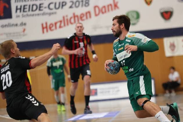 HC Varder Skopje vs. SC DHfK Leipzig, Handball, Internationaler Heide-Cup 2018, 12.08.18 Lukas Binder (Nr.11, SC DHfK Leipzig) gegen Stas Scube (Nr.20, HC Vardar Skopje)