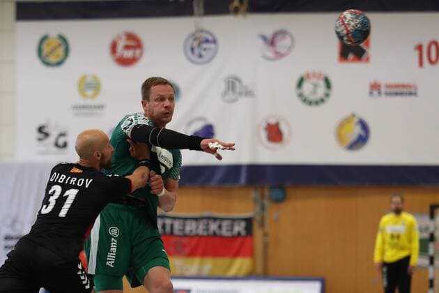 HC Varder Skopje vs. SC DHfK Leipzig, Handball, Internationaler Heide-Cup 2018, 12.08.18 Aivis Jurdzs (Nr.07, SC DHfK Leipzig) gegen Timur Dibirow (Nr.31, HC Vardar Skopje)
