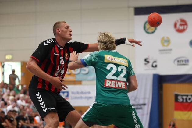 HC Varder Skopje vs. SC DHfK Leipzig, Handball, Internationaler Heide-Cup 2018, 12.08.18 Dainis Kristopans (Nr.10, HC Vardar Skopje) gegen Steve Baumgaertner (Nr.22, SC DHfK Leipzig)