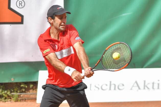 12.08.2018, GER, Allpresan Rochusclub BL-Team vs. Badwerk Gladbacher HTC 12.08.2018, GER, Allpresan Rochusclub BL-Team vs. Badwerk Gladbacher HTC, im Bild: Menendez, Adrian ESP beim Rueckhandschlag