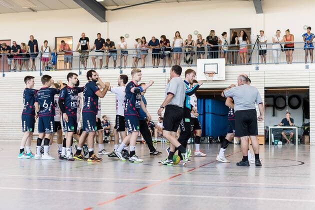 Begruessung, SG H2KU Herrenberg gegen SV 64 Zweibruecken, Handball, Oberliga, Testspiel, 2018 2019, 12.08.2018, SG H2KU Herrenberg gegen SV 64 Zweibruecken, Handball, Oberliga, Testspiel, 2018 2019, 12.08.2018 Haslach Copyright: xEIBNER SaschaxWaltherx EP_SWA