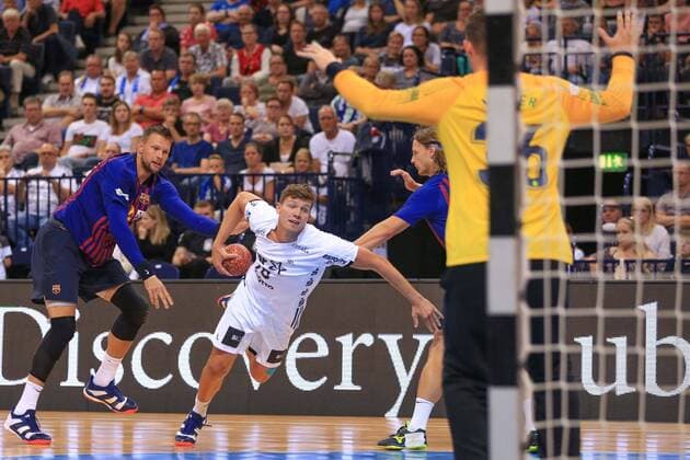 Deutschland , Hamburg , Barclaycard Arena , Handball , Helden des Handballs , THW Kiel - FC Barcelona Barca Christian Dissinger ( THW ) Kamil Syprazek Jure Dolenec Kevin Moller ( FC B )