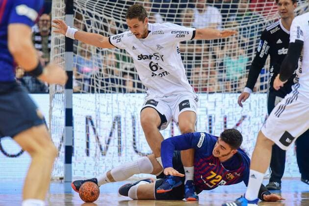 Deutschland , Hamburg , Barclaycard Arena , Handball , Helden des Handballs , THW Kiel - FC Barcelona Barca Hendrik Pekeler ( THW ) Ludovic Fabregas ( FC B )