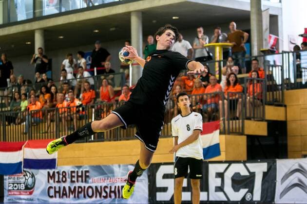 11.08.2018, Josef Welser Sporthalle, Tulln an der Donau, AUT, EHF, M18 Championship 2018, Niederlande vs Bulgarien, im Bild Martijn Kleijkers (NED) during the EHF M18 Championship 2018 Match between the Netherlands and Bulgaria at the Josef Welser Sporthalle, Tulln on the Danube, Austria on 2018 08 11. Tulln an der Donau