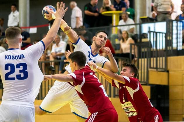 11.08.2018, Josef Welser Sporthalle, Tulln an der Donau, AUT, EHF, M18 Championship 2018, Kosovo vs Slowakei, im Bild Elion Vokshi (KOS) during the EHF M18 Championship 2018 Match between Kosovo and Slovakia at the Josef Welser Sporthalle, Tulln on the Danube, Austria on 2018 08 11. Tulln an der Donau